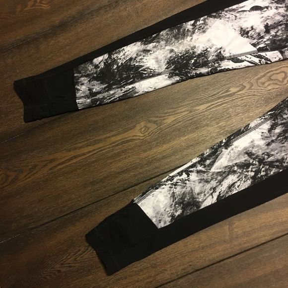 Yoga Pants - Picture 3 of 7